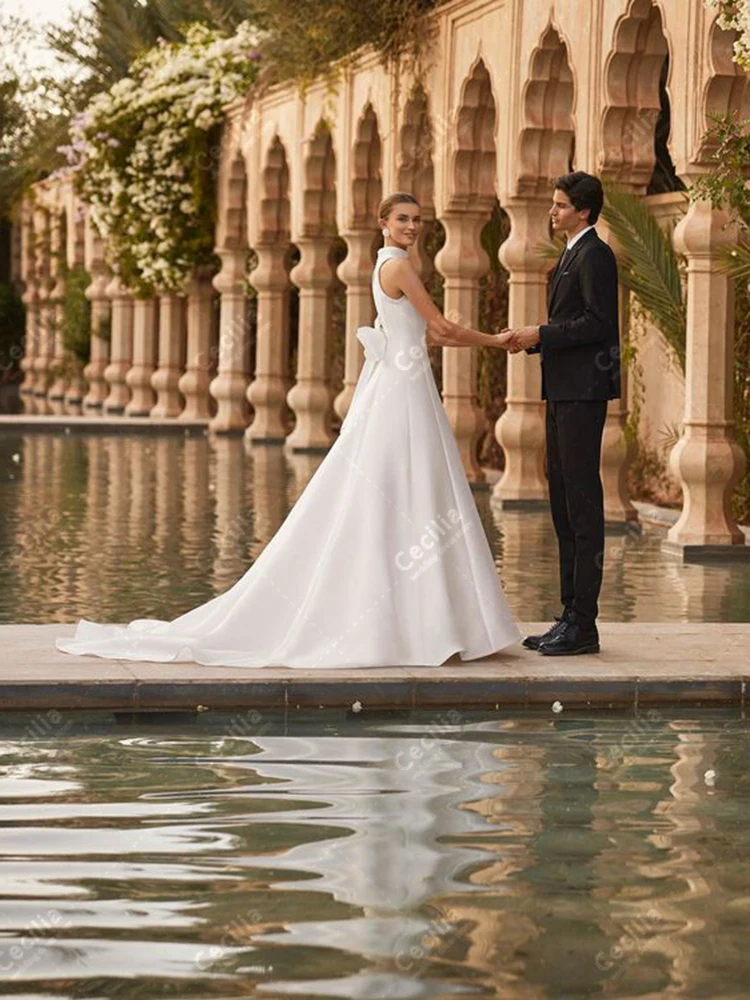 Abiti da sposa affascinanti Una linea di abiti da sposa in raso senza maniche Abiti moderni per la festa formale Abiti da sposa personalizzati 2025