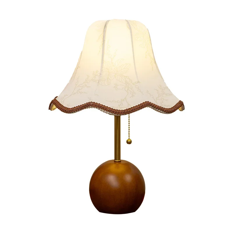 

French medieval desk lamp American retro bedroom bedside lamp wedding romantic dowry Changming living room study atmosphere lamp