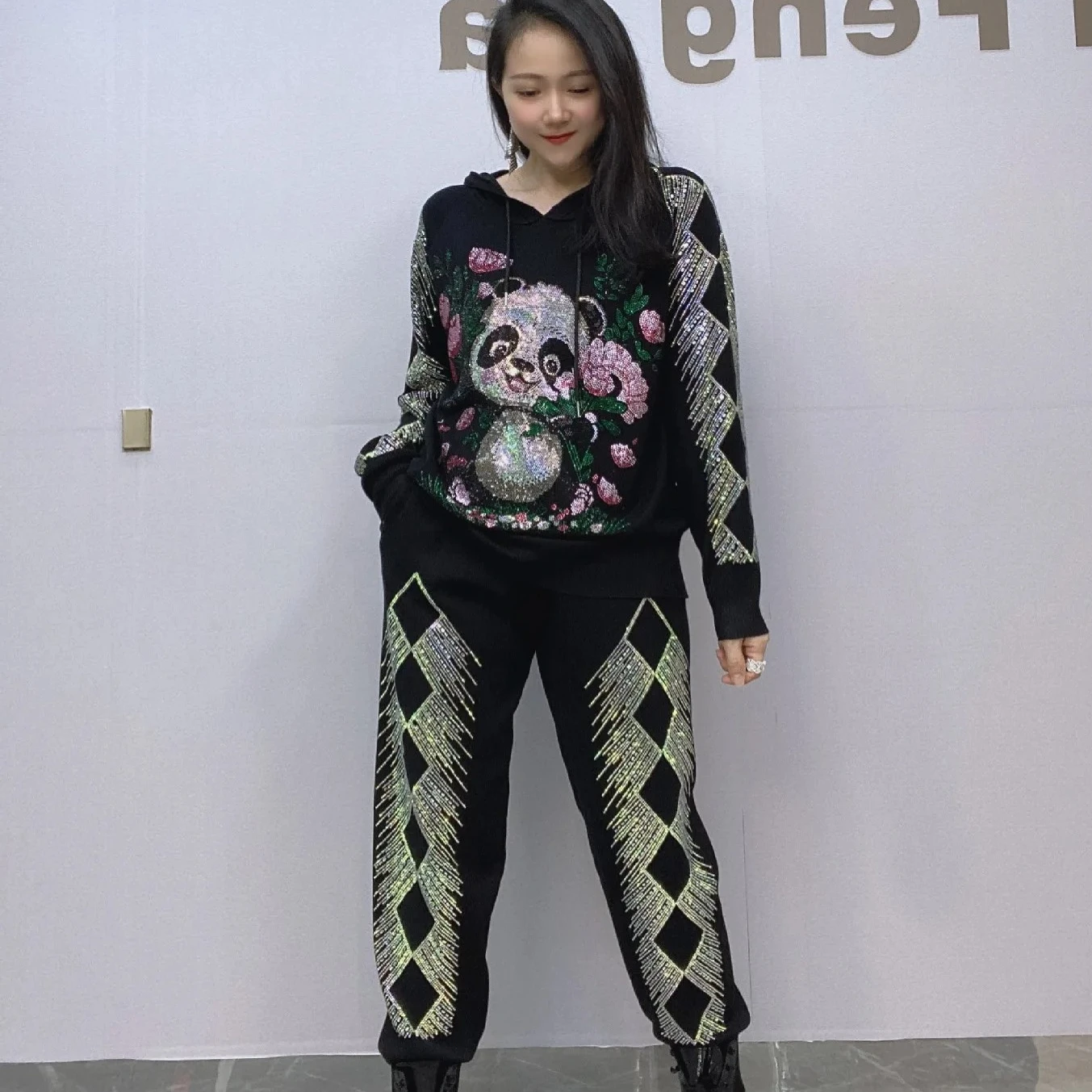 

Женская толстовка с капюшоном и бриллиантами в виде панды, расшитая бисером, пуловеры с цветами и блестками, вязаный топ + брюки с высокой талией, комплект из 2 предметов
