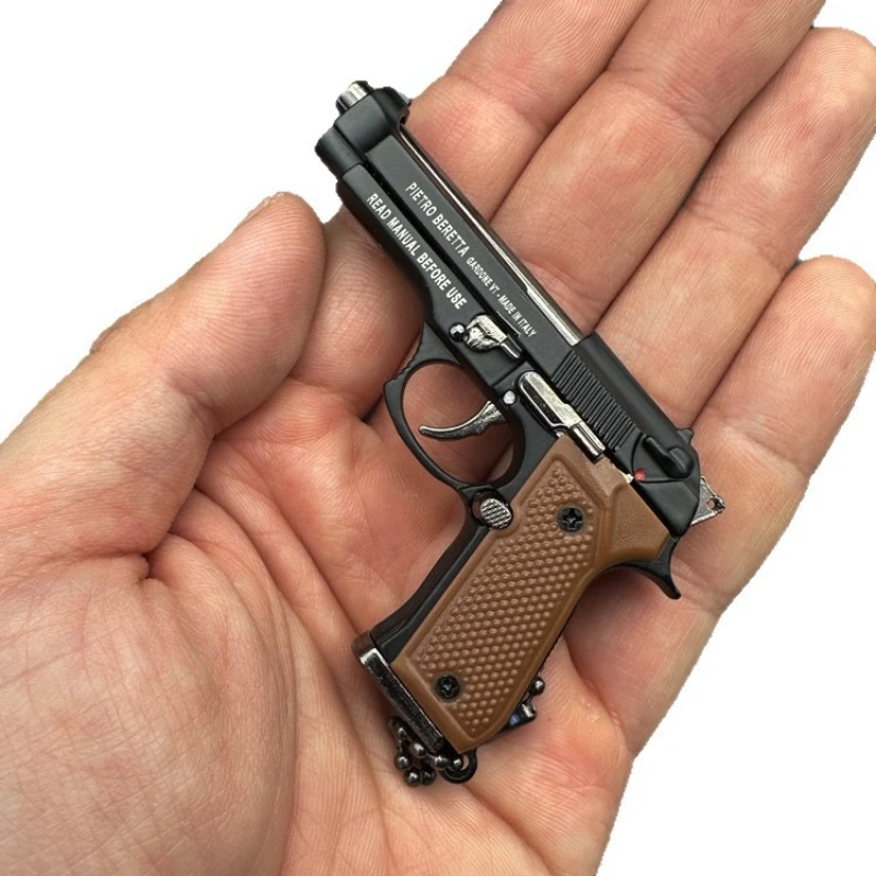 Neue verbesserte Version 7 Kugeln 1:3 Vollmetall 92F Gun Modell Metall Schlüsselanhänger Abnehmbarer Dekompressionsspielzeug-Anhänger Geschenke für Männer