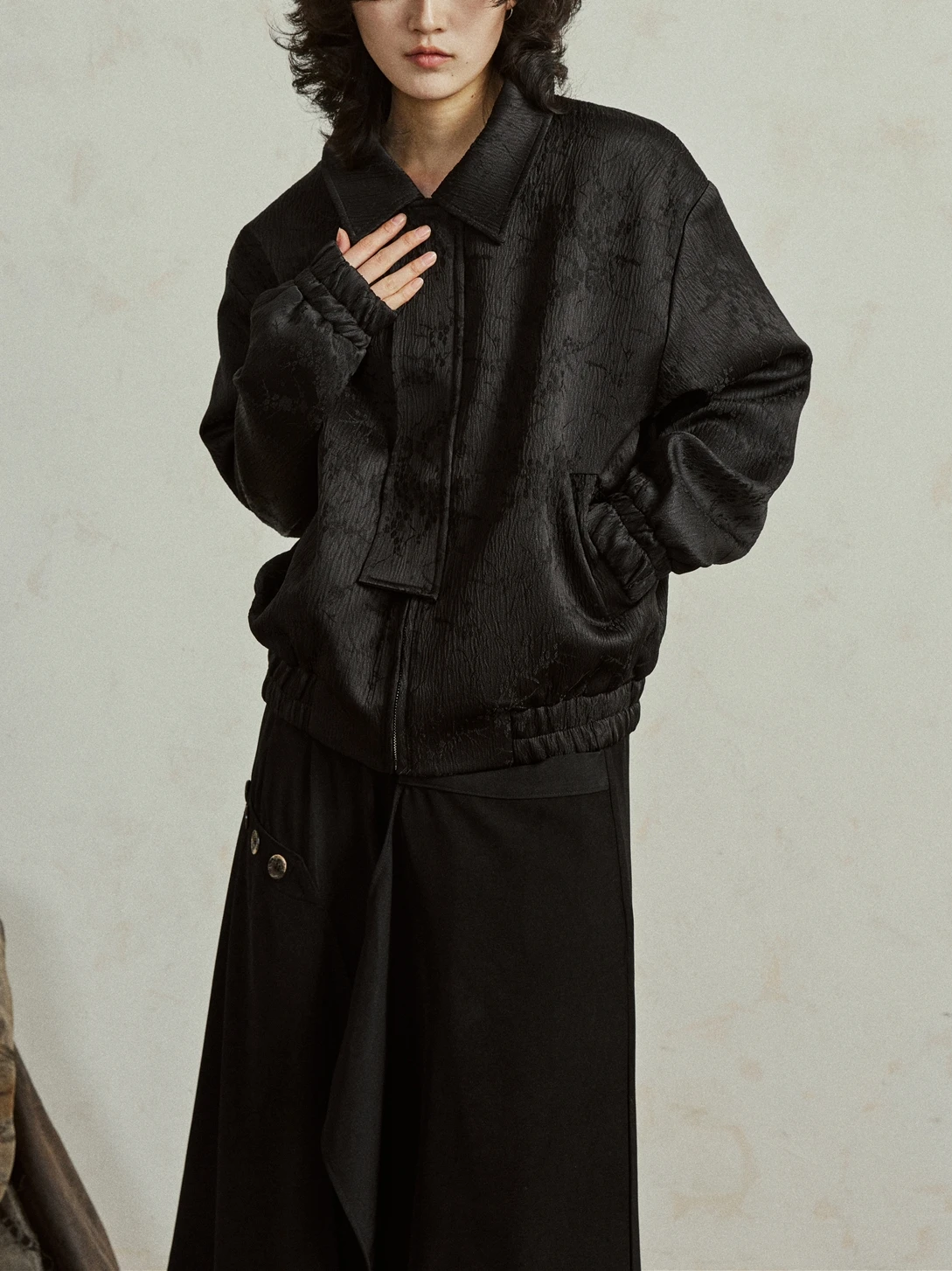 

SUNYVONNE Casual Loose Jacket Textured Pleated Satin Short Outerwear Top Original Design Collar Polyester Fiber Unisex