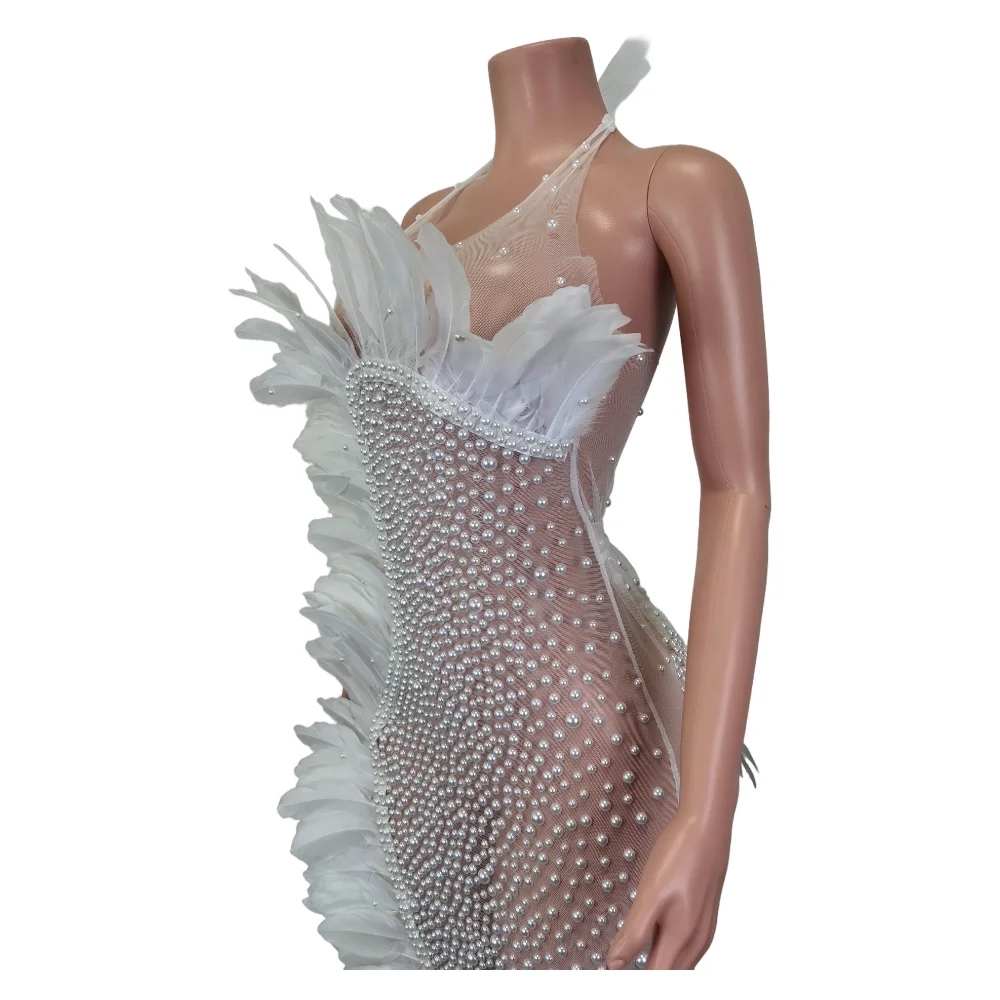 Vestido Sexy de fiesta de graduación con cuello Halter y diamantes de imitación para mujer, elegante vestido largo transparente de malla de plumas blancas para fiesta de boda, ropa de escenario para cantante