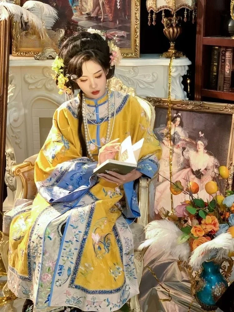 

A two-piece set of Han female adult young lady's robe and cloak with front opening stand-up collar imperial concubine