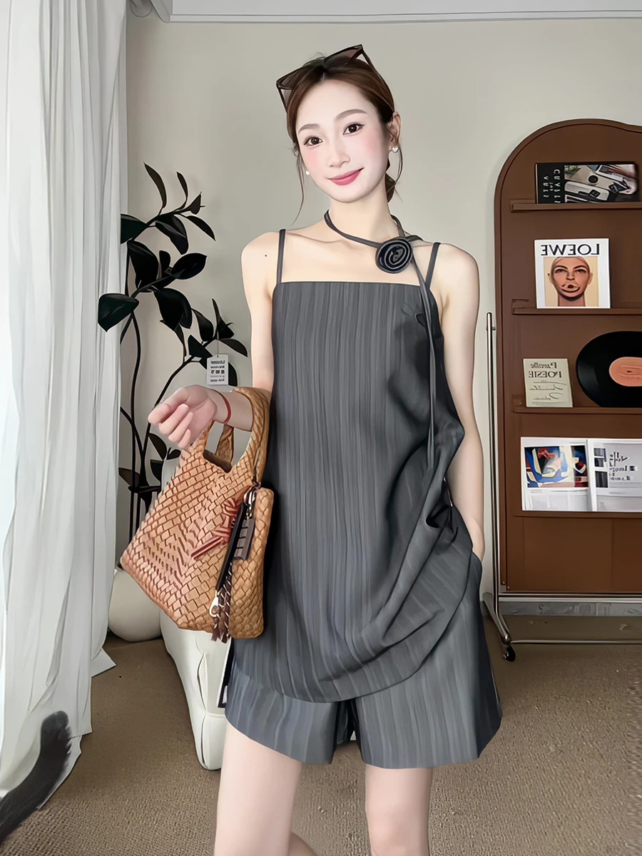 

Fashionable Deep Grey Women's Suit Summer 2026 Slimming Vest Wide Leg Shorts Two-Piece Set Stylish Korean Style Polyester