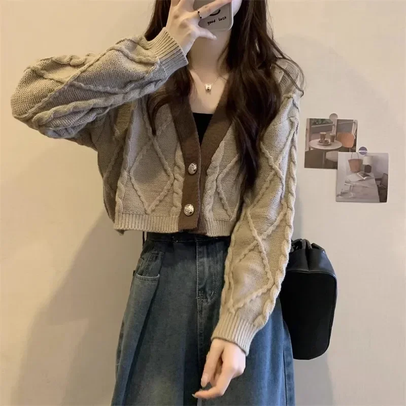 Knitted Sweater Retro Idle Sle V Neck Twist Sweater Outerwear Women Maillard Knit cardigan Small Short Top 2024 Autumn Winter