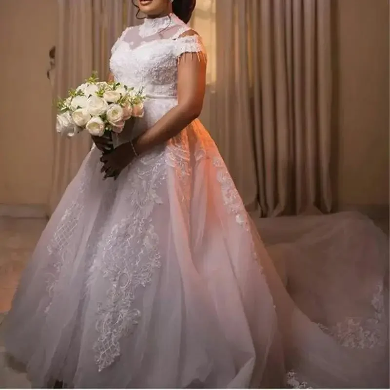 Abito da sposa personalizzato con collo alto e applicazioni in pizzo, maniche ad aletta, linea ad A, corsetto africano, abiti da sposa da chiesa