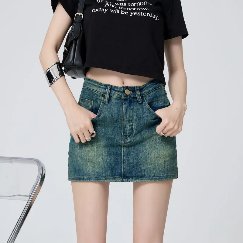 

Эластичная джинсовая короткая юбка винтажного синего цвета для женщин 2025 года. Визуально удлиняет ноги, делает миниатюрные фигуры выше, а также подчеркивает талию.