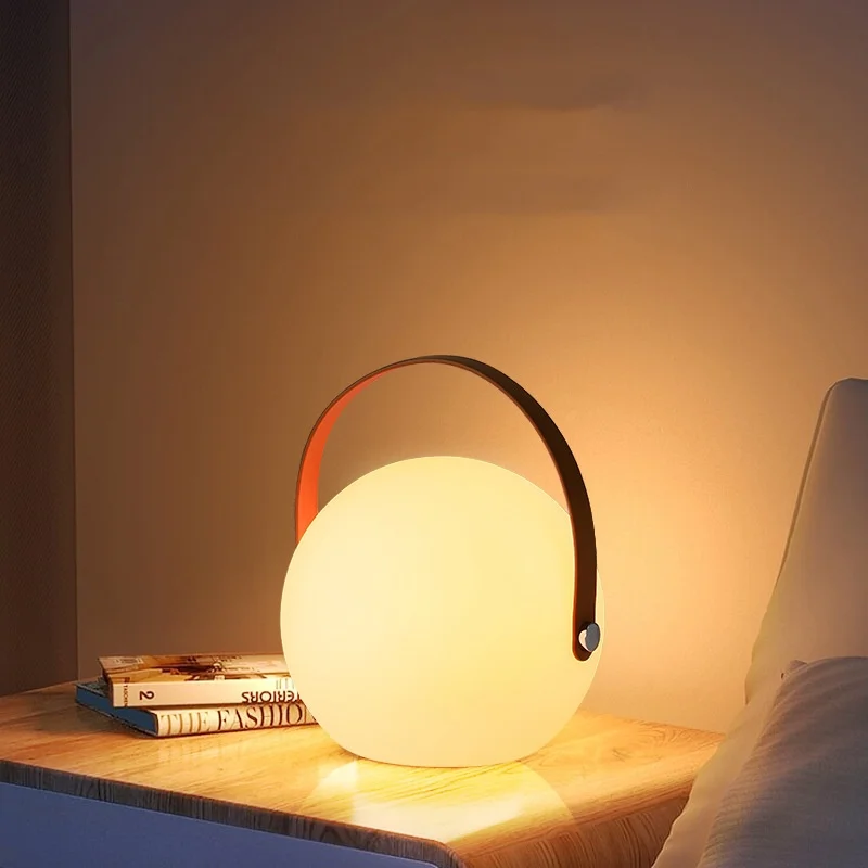 Lampada a mano creativa per atmosfera leggera a LED per esterni lampadario portatile a sfera regalo semplice camera da letto personalizzata ricarica luce notturna da comodino