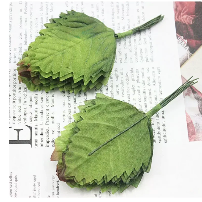Heißer Verkauf (12 Stück/Bündel) Grüne Blätter Künstliche Blumen für Hochzeitsdekoration DIY Girlande Rosenblatt-Blätter Bastelbedarf Kunstblumen