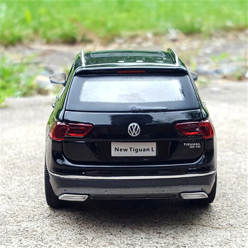 1:32 Volkswagens Tiguan L SUV Alloy Car Model Diecasts Metal Toy Vehicles Car Model Simulation Sound Light Collection Kids Gift