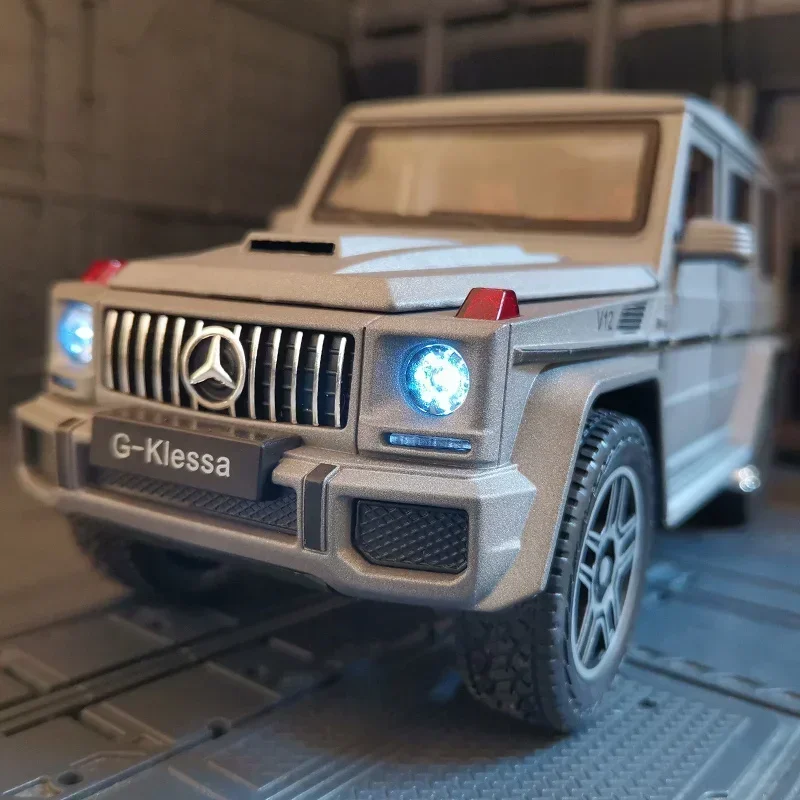 1:24 simulation Mercedes-Benz G63 AMG alloy car model off-road vehicle metal ornaments sound and light pull back toy collection