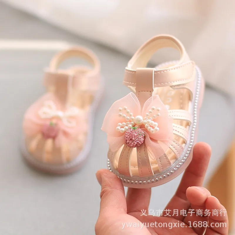 

Сандалии «Принцесса-Клубничка»: Модные детские праздничные туфли, обувь для малышей, милые нескользящие сандалии с мягкой подошвой для первых шагов