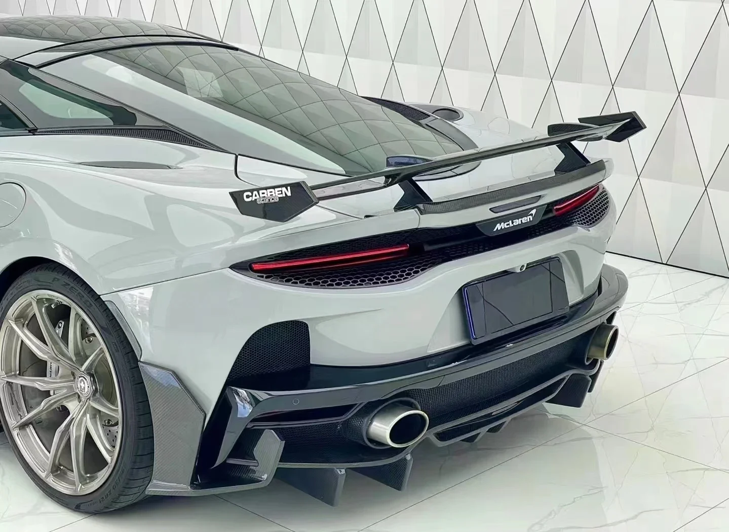 قطع غيار السيارات الكاملة لـ Mclaren GT طقم هيكل من ألياف الكربون الجافة الشفاه الأمامية Tuyere التنانير الجانبية الخلفية المفسد هود دواسة الباب