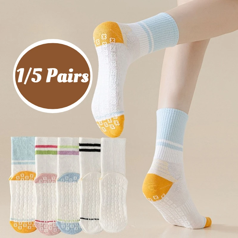 1/5 Pairs اليوغا بيلاتيس امتصاص الصدمات سيليكون المضادة للانزلاق الرياضة منتصف جوارب أنبوبية اللون حجب امتصاص العرق جوارب أنبوبية طويلة