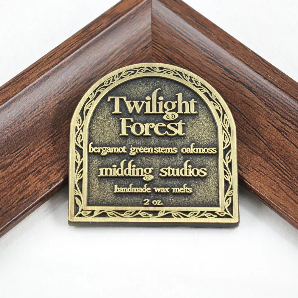 Vintage Twilight Forest Label Brosche Midding Studios Metall-Abzeichen Bergamot Oakmoss Emaille-Pin Ästhetisches Schmuckzubehör Geschenk – Detail 11