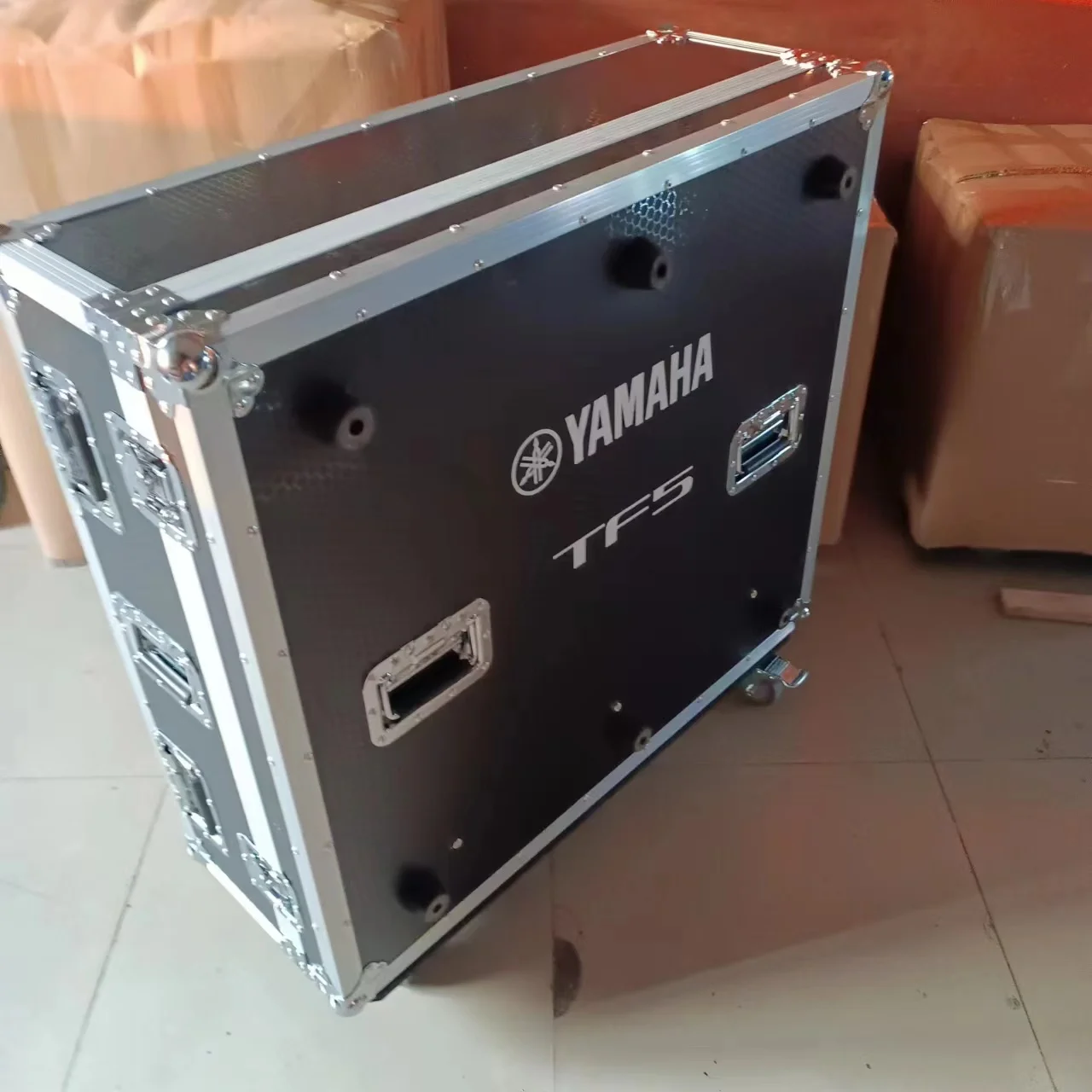 

Flight Case For YAMAHA TF5 Live Digital Mixer Normal Version Pa System Music Equipment Flight Case With Wheels & Handles