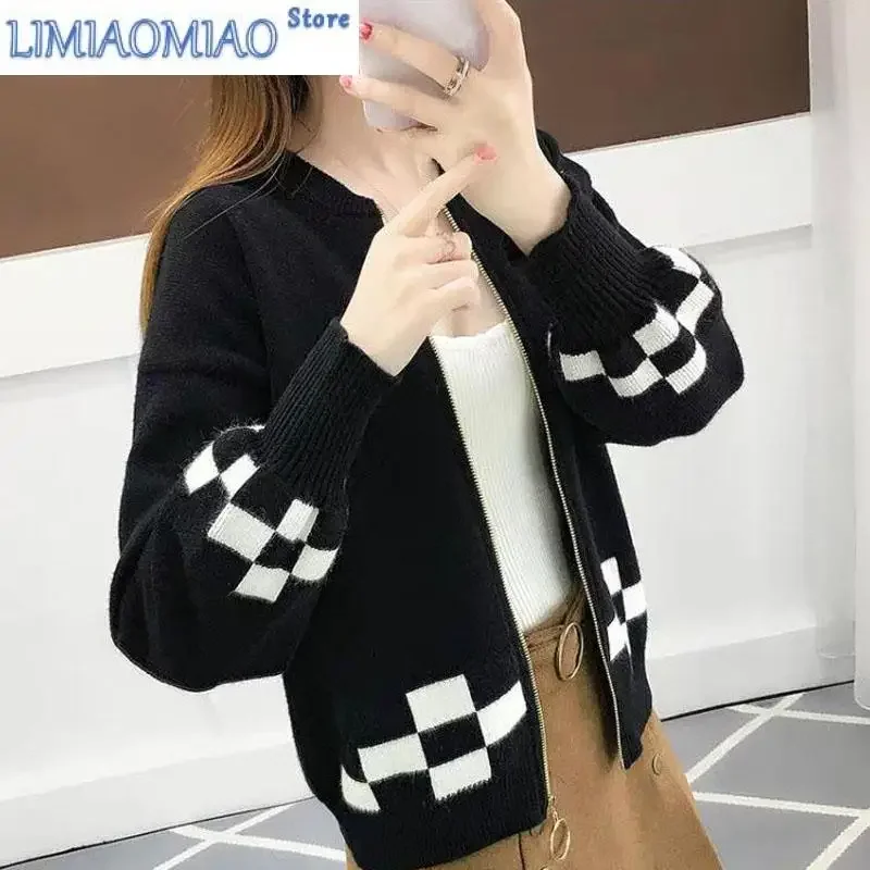 New Spring and Autumn Fashion Korean Edition Round Neck Short Loose Versatile Baseball Jersey Color Block Knitted Women's Coat