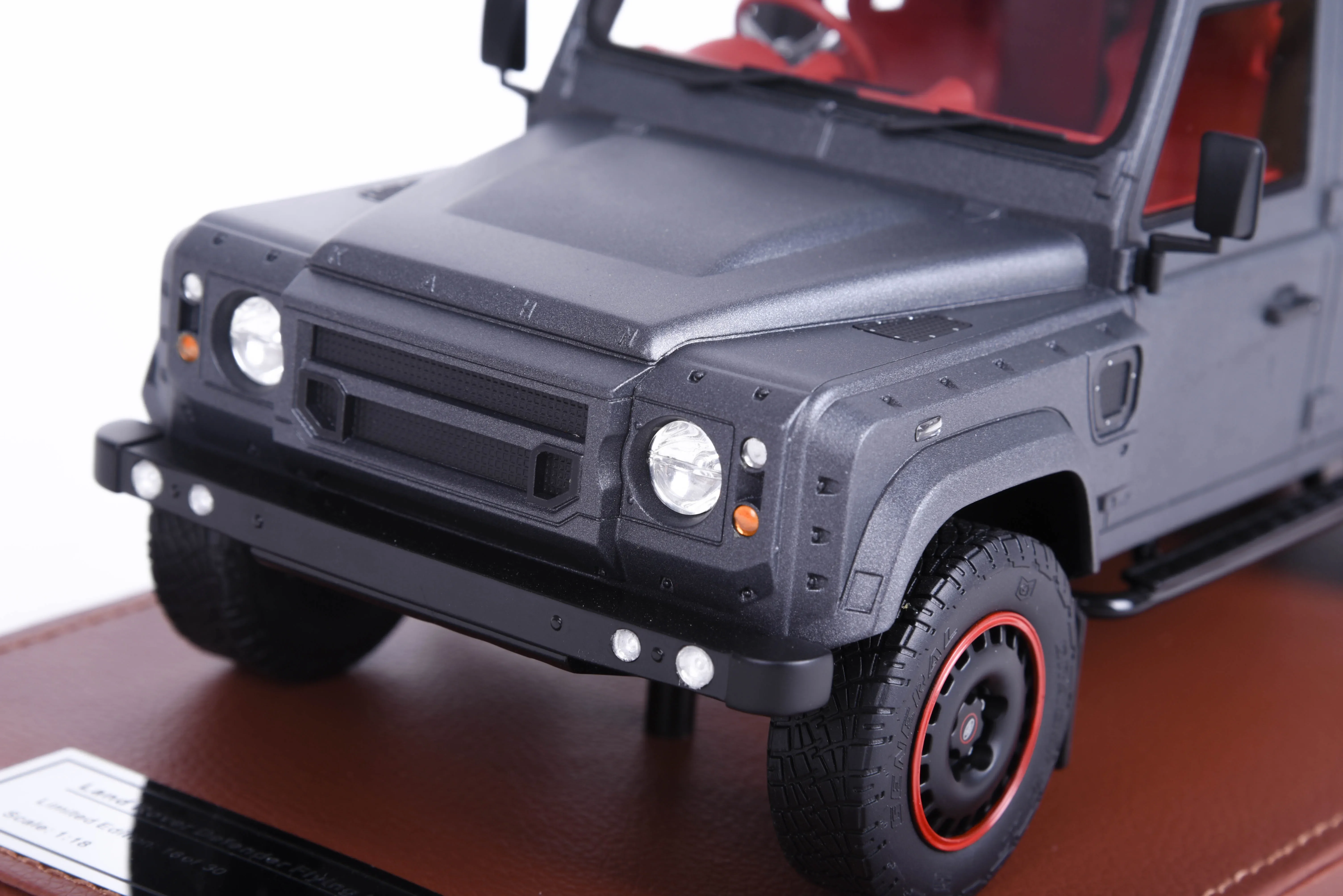 1:43 Perfect Real Car Simulation Models Land Rover Defender Flying Huntsman 6x6 Pickup Resin Car Collection Toy Vehicles Model