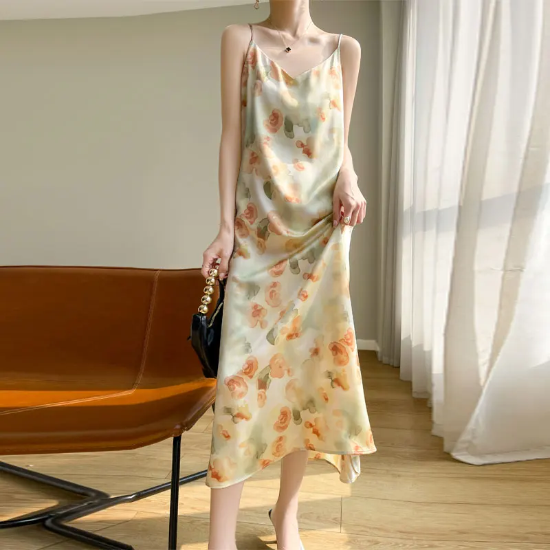 فستان قصير من الساتان بأنماط الأزهار للنساء، تأثير تنحيف صيفي 2025، تنورة طويلة على شكل حرف V مطبوعة على شكل حرف V #3