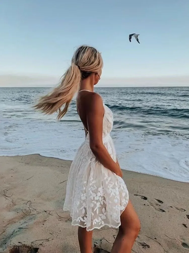 Moda sexy cinta de espaguete vestido branco mulher verão bordado malha renda sem costas vestido de praia para as mulheres novo casual mini vestido