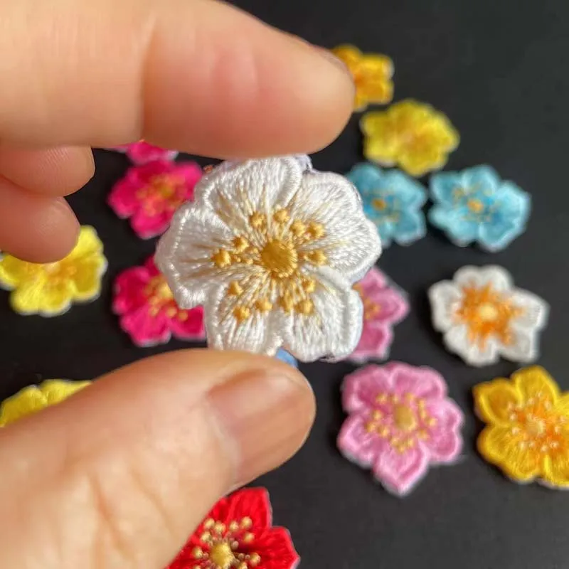 8 Stück, 3D-Blumen-Applikationen zum Aufbügeln, bestickte Patches, kleine florale Thermoklebefolien, DIY-Nähpatch für Jeans, Kleider – Detail 5
