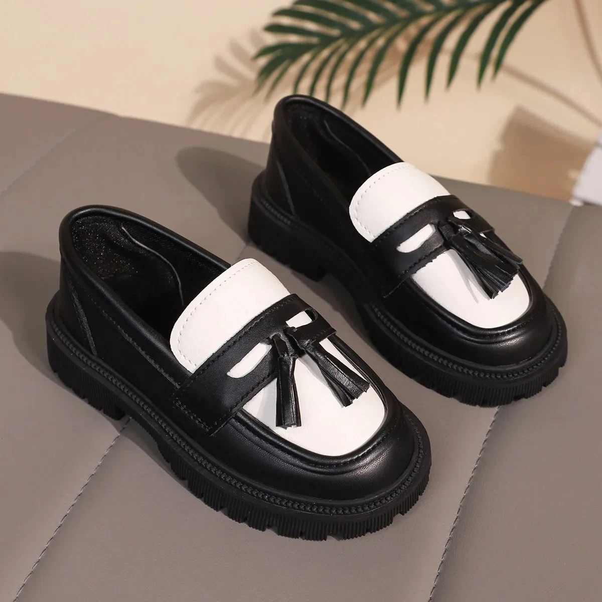 

Kids Flat Shoes Round Toes Soft Bottom Girls Princess Shoes with Sweet Tassels 2026 Autumn New Children Princess Shoes Slip-on