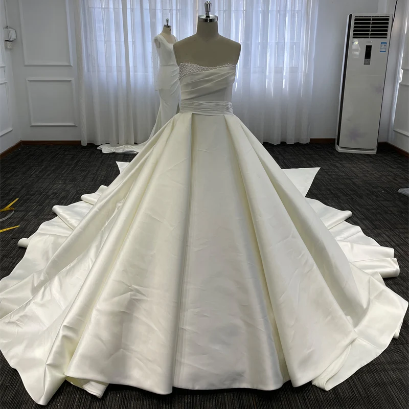 Luxury Satin Princess Ball Gown Wedding Dresses Pearls Bridal Gowns Long Train