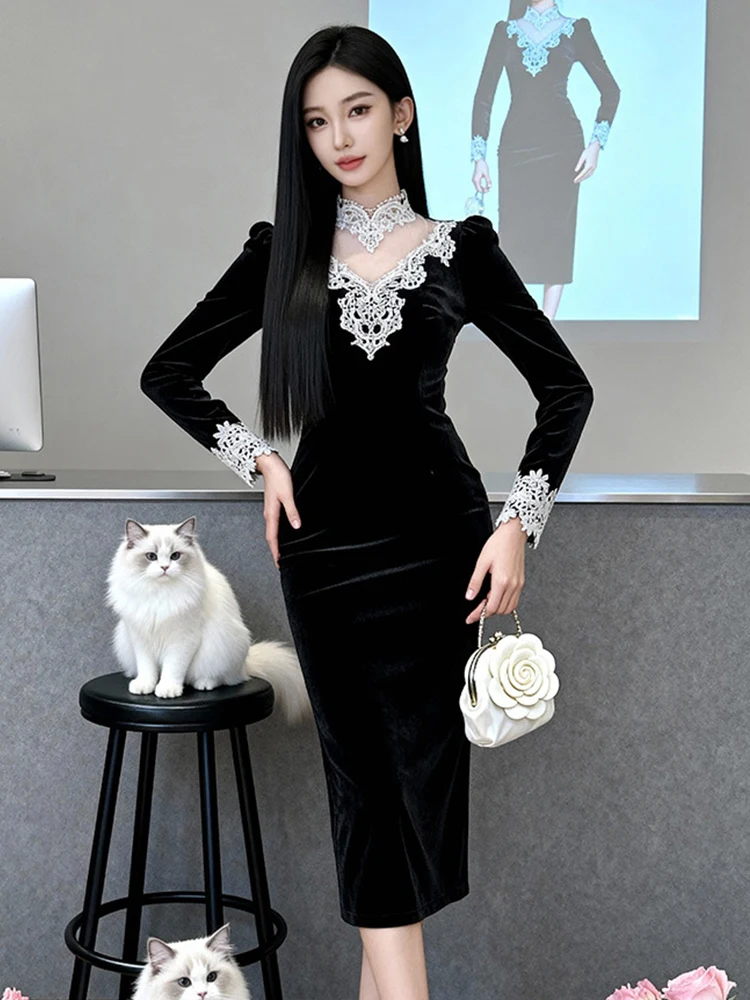 ชุดเดรสกำมะหยี่สีดำแขนพองทรงเข้ารูปความยาวปานกลาง คอสูงผ้าลูกไม้ซีทรู สไตล์หรูหราแบบเรโทร เหมาะสำหรับงานเลี้ยงค็อกเทล งานพรอม