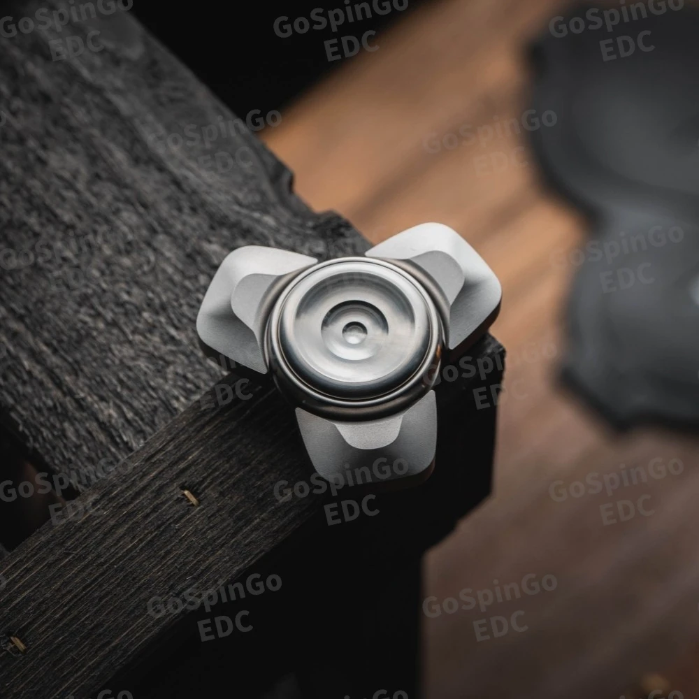 بلاك توب ووركس EDC سبينر فيدجيت بتصميم النهر تحت الأرض من الفولاذ المقاوم للصدأ، إكسسوارات مكتبية، أدوات تخفيف القلق، جيروسكوب