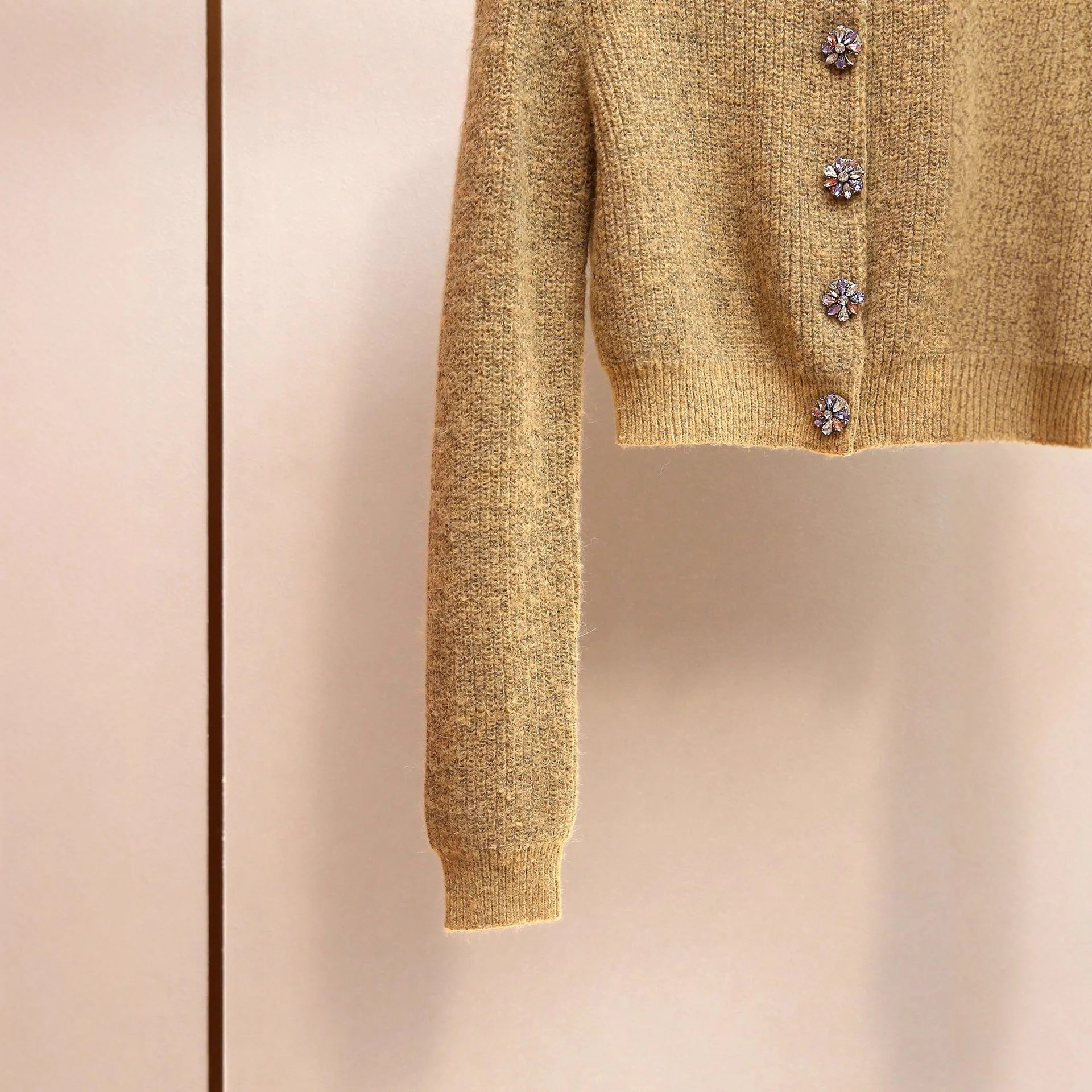 2025 herbst Neue Kaffee Verstärktes Diamanten Chic Pullover Jacke Weibliche O Hals Langarm Abnehmen Luxus frauen Pullover Mantel