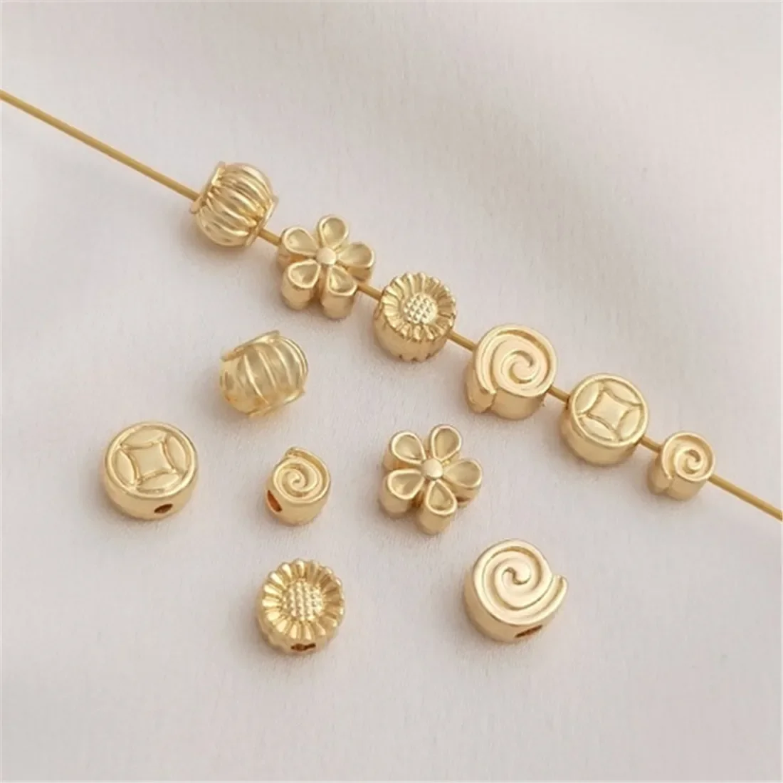 14K Gold-coated Lollipops Small Daisy Lanterns, Copper Beads, Separated by Beads, Handmade Beaded DIY, Loose Beads Accessories