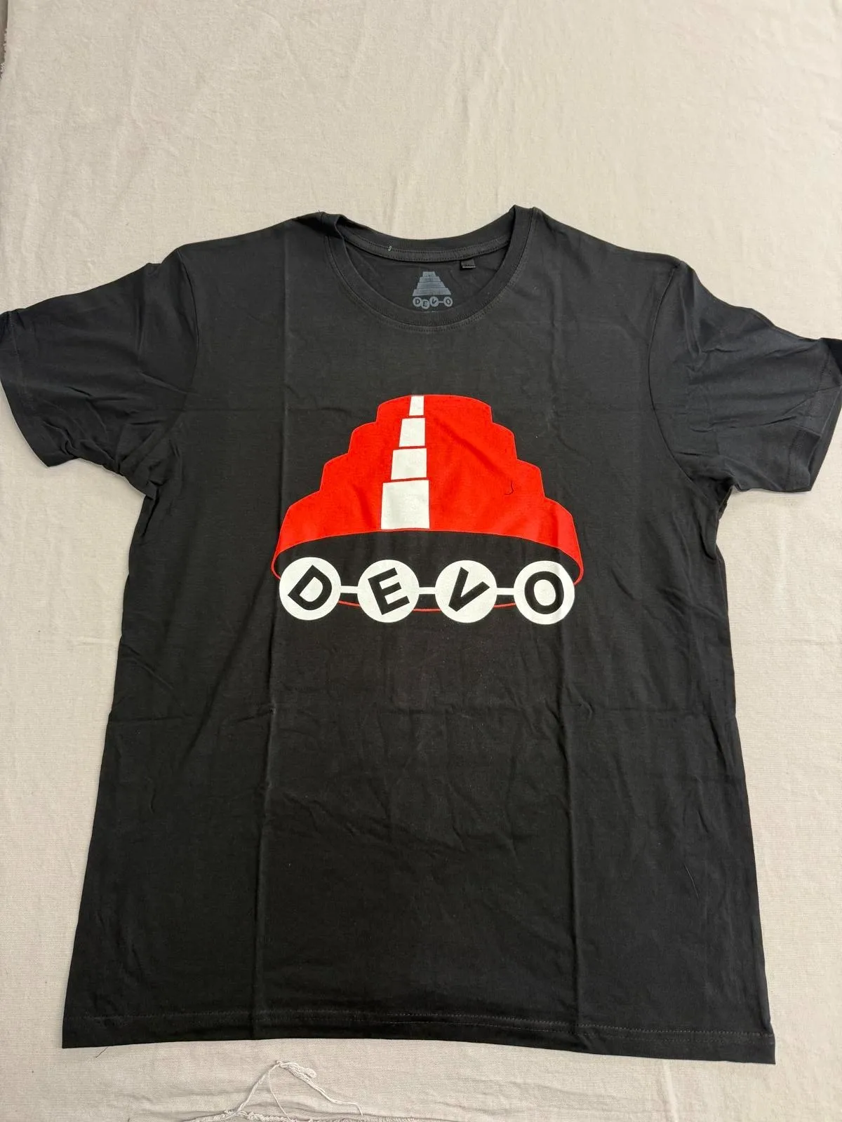 

Devo Band T-shirt - DEVO Energy Dome Hat Tee Official / New