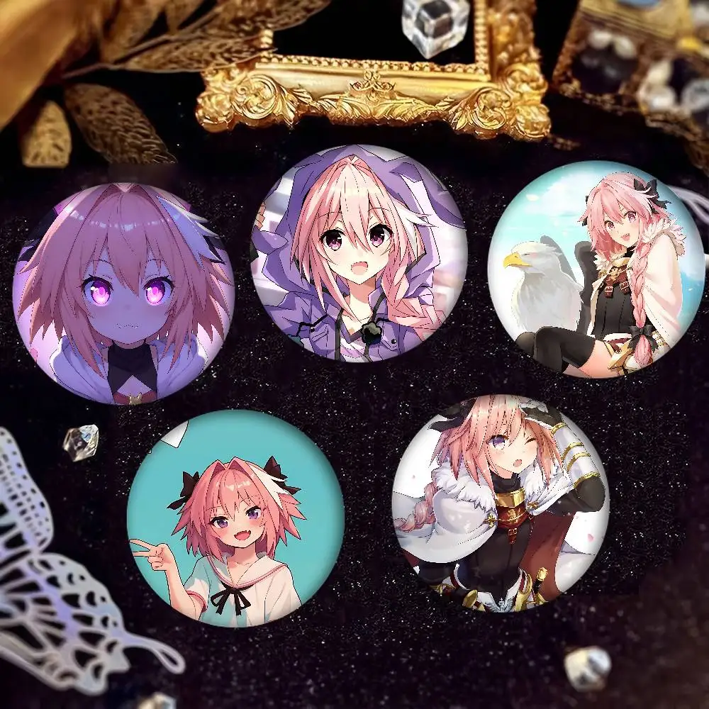 أنيمي مصير أبوكريفا Astolfo أنيمي زر دبوس اليدوية بروش للملابس الكرتون شارة ظهره الديكور مجوهرات اكسسوارات