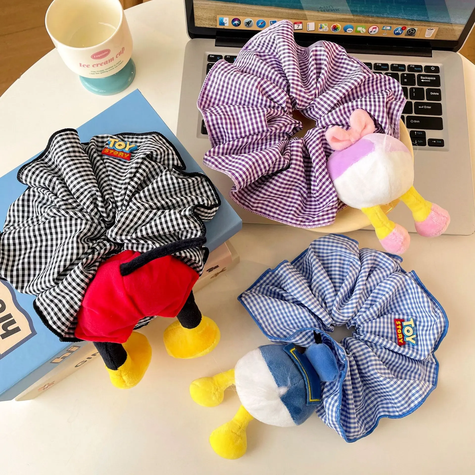 Disney lindo Mickey trasero creativo intestino grueso anillo de pelo divertido dibujos animados muñeca de medio cuerpo tridimensional algodón a cuadros pelo de trasero