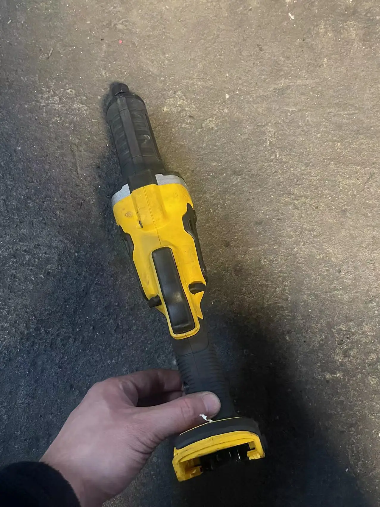 DEWALT DCG426B 20v 1-1/2\