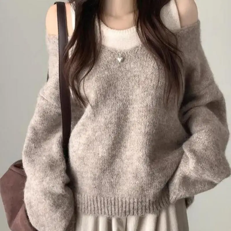 

Casual Chic Women's Cold Shoulder Loose Knit Sweater Light Gray Soft Yarn Sweater with Layered Styling Autumn Winter Warm Cardig