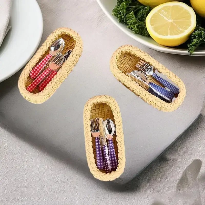 Ensemble de 3 jouets de cuisine miniatures pour maison de poupée, fourchette et cuillère en alliage à carreaux, ensemble de trois pièces, modèle de décoration pour la maison, jouet de jeu pour enfant, ornements, cadeaux