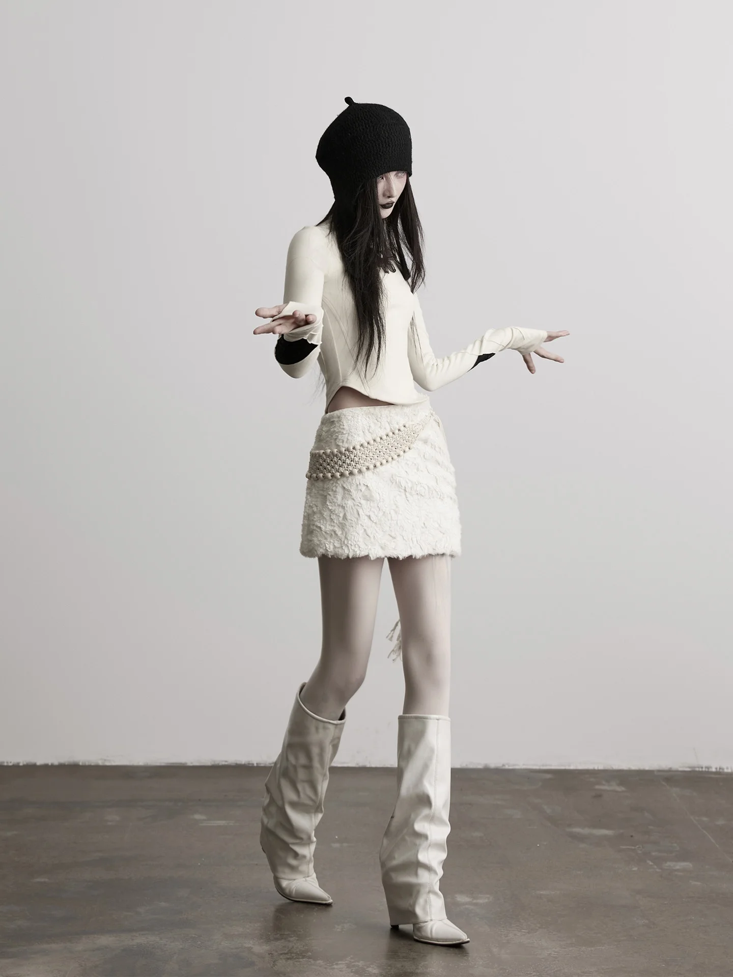 Gothic Style Half Skirt with Chain Waist Belt And Feathery Texture White Short Skirt for Women Non-Stretch Polyester Fiber
