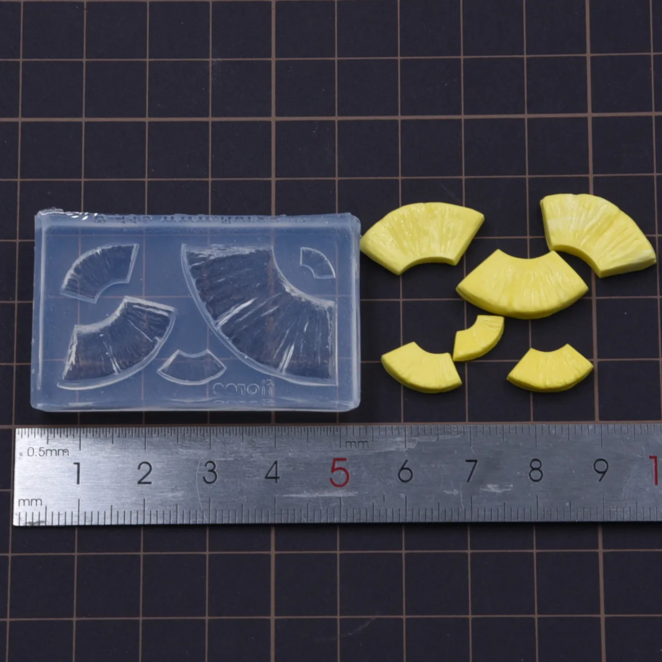 

Cute Mini Pineapple Slices Pottery Clay DIY Silicone Molds Dollhouse Food toy Mini Pineapple Slice DIY molds