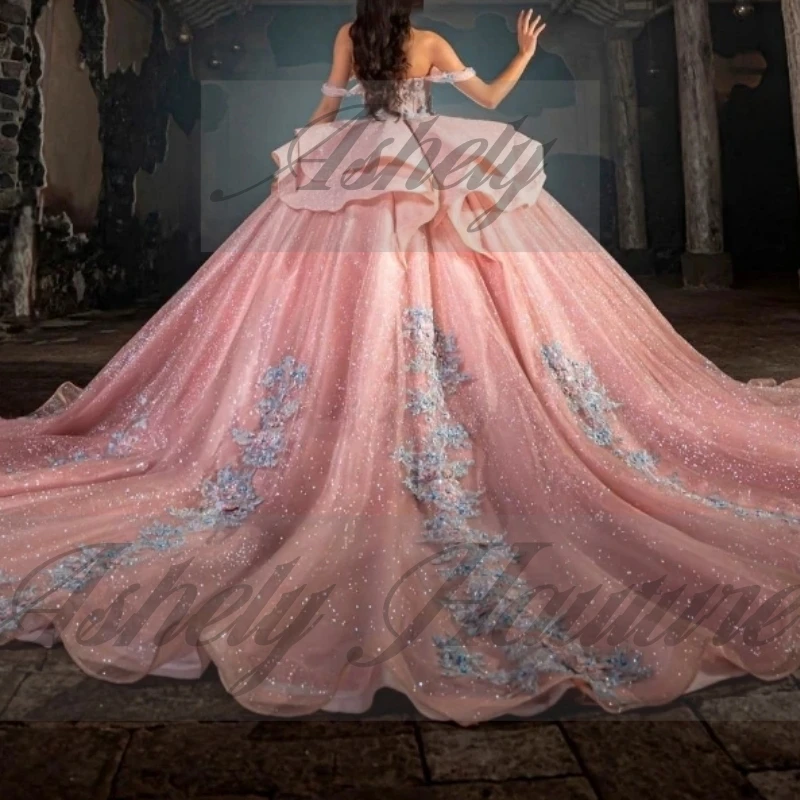 Affascinanti abiti Quinceanera messicani scintillanti Corsetto con applicazioni in pizzo Puffy Sweep Train Abito da ballo per feste di compleanno Dolce 15 16
