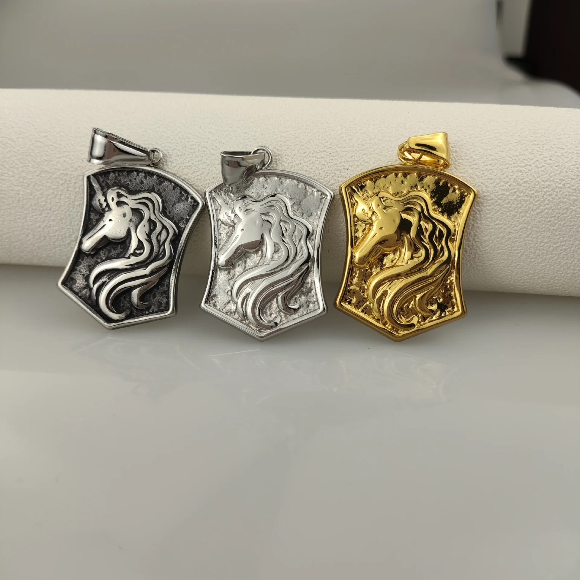 `Men Unicorn Shield Pendant Necklace 316L Stainless Steel Gold Plated Hammered Texture Myth Totem Vintage Hip Hop Fashion Jewelr
