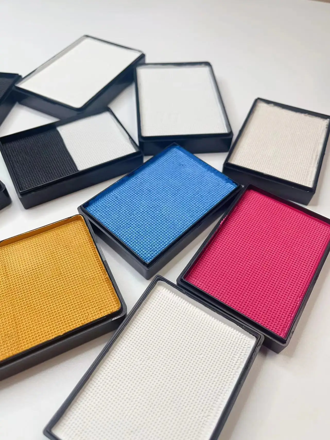 50g farba do twarzy Eyeliner na bazie wody nietoksyczny neonowy kolor UV na imprezy sportowe rodzinne spotkania festiwalowe tatuaże do ciała Painti