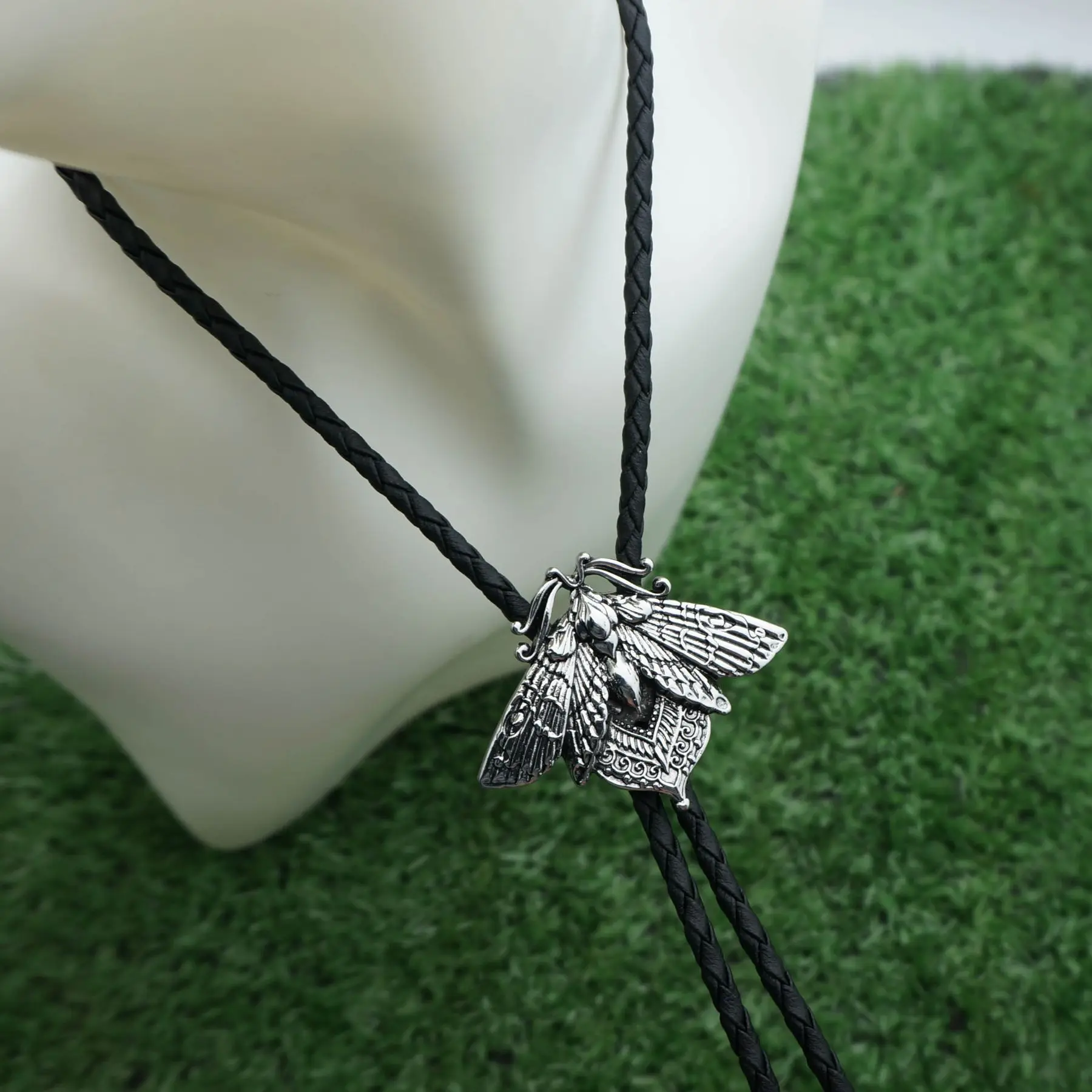 Vintage Insect Moth Bolo Tie Necklace for Men and Women Shirt Accessories Birthday Gift