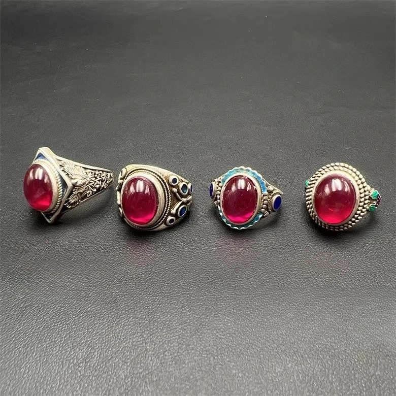

The silver ring is inlaid with starlight gemstones. It's an open-style a unisex gift, a piece of ethnic-style jewelry.