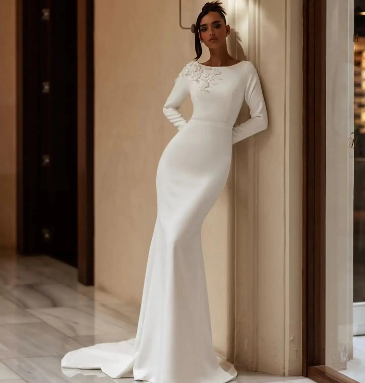 

Modern Mermaid Wedding Dresses Scoop Embroidery Lace Long Sleeves Buttons Back Bridal Bride Gowns Vestidos De Noiva