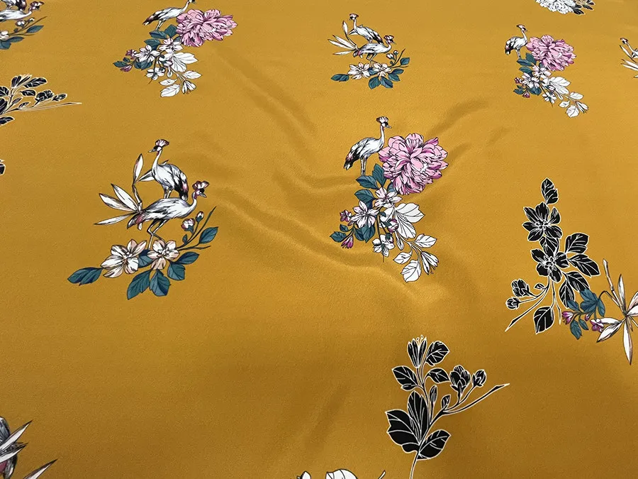 Designer Cloth 30 Momme Silk Elastic Heavy Crepe Clothing Fabric Turmeric Bottom Crane Peony Spray Painting Cheongsam