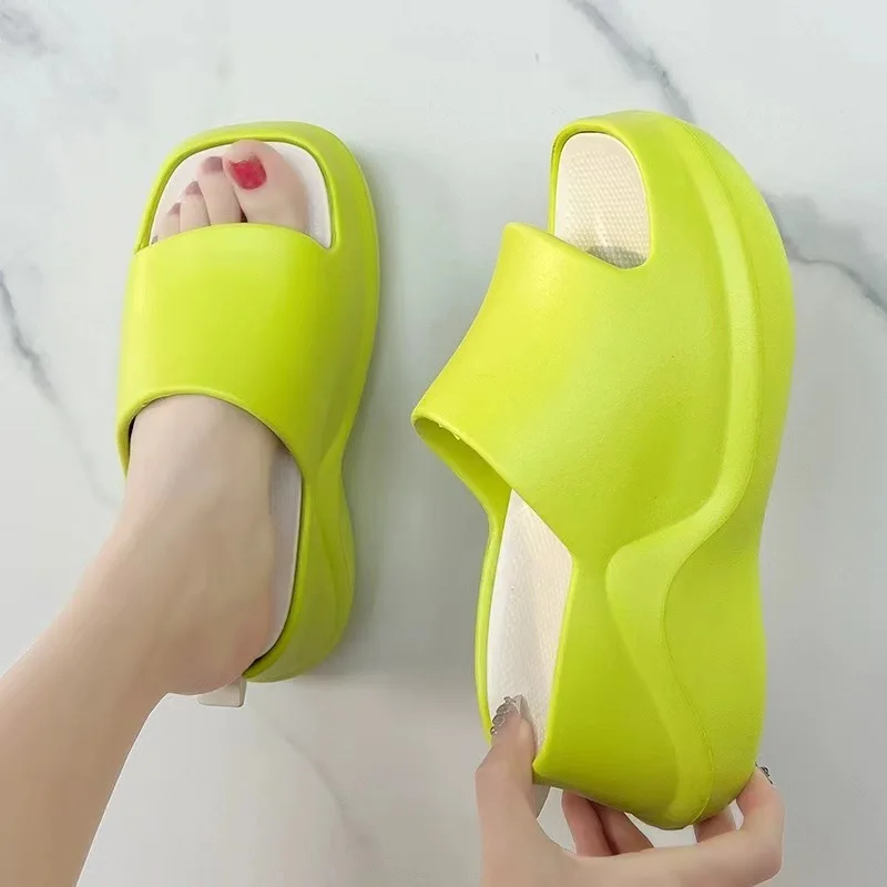 2024 Step on The Poop Feeling Thick Soled Slippers Women Wear Summer New Increase Flip-flops Casual Comfortable Shoes