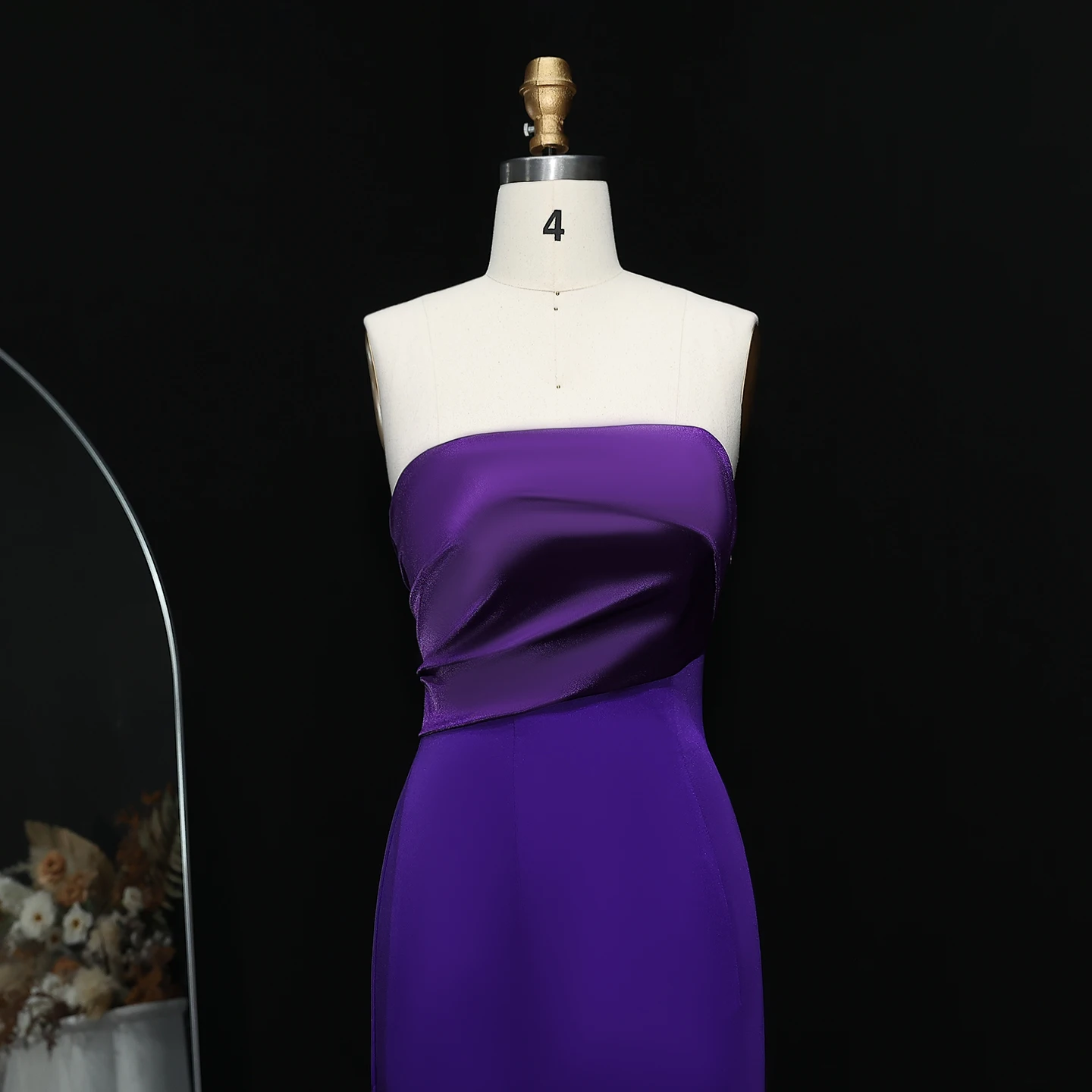 샤론은 트레인이 있는 퍼플 새틴 머메이드 이브닝 드레스, 티어드 모던 여성 웨딩 파티 가운 SF064 맞춤 제작이라고 말했습니다.