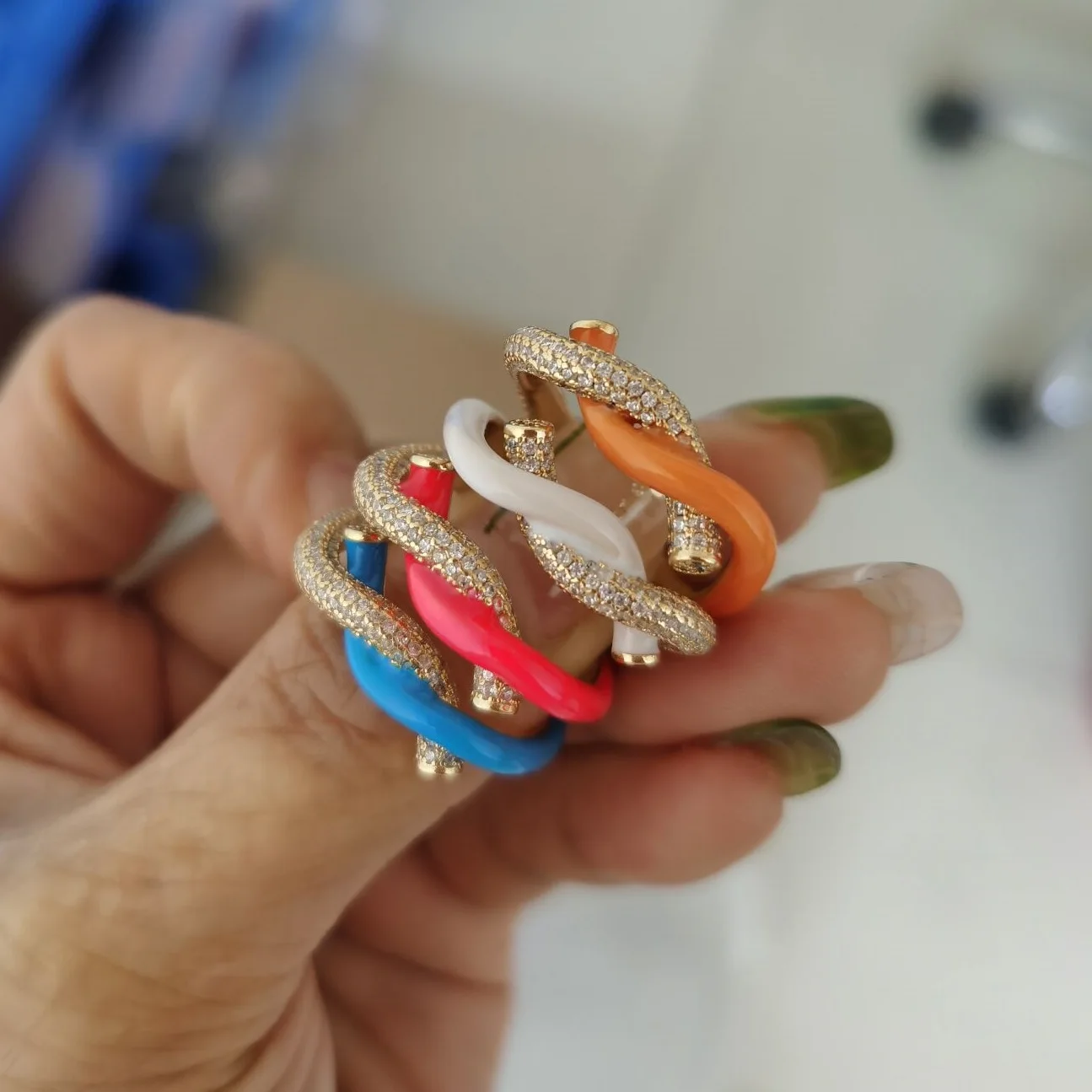 

4 Colors Enamel CZ Rings Paved Bling Cubic Zirconia and Enamel Twist Ring for Women Gold Color Fashion Jewelry for Party Gifts