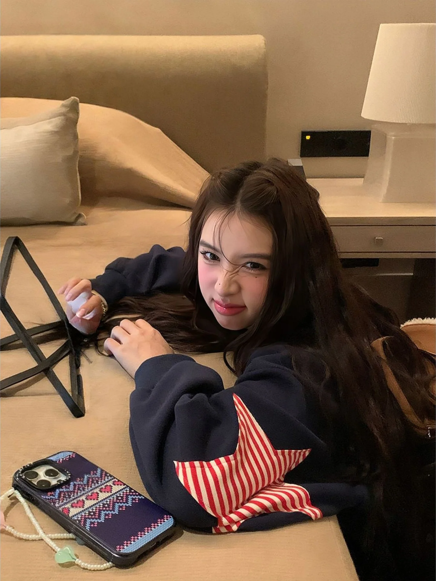 

Американский стиль: Утепленная женская толстовка с вышивкой, свободного кроя, универсальная, модная, на флисовой подкладке, с длинными рукавами, круглая горловина.